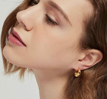 Load image into Gallery viewer, 925 sterling silver hoops earrings with 24k gold plated 1.70cm-1.9cm
