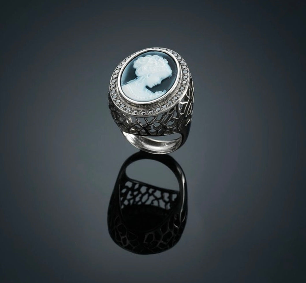 DECEPTION -22R- 18k solid Gold ring with black rhodium. agate Cameo with black and white diamonds brilliant cut