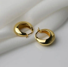 Load image into Gallery viewer, 925 sterling silver hoops earrings with 24k gold plated 1.70cm-1.9cm
